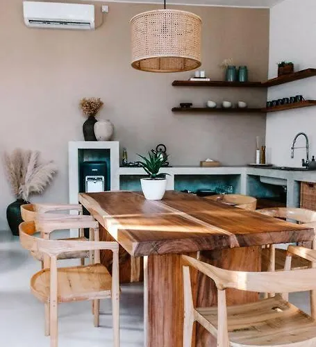 Stylish Japandi Designer In - Vyg Villa Canggu